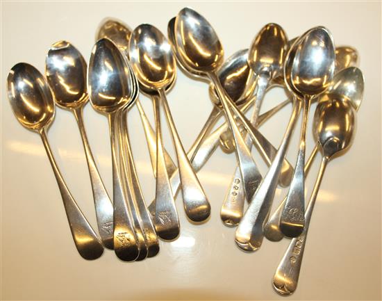 Assorted silver teaspoons(-)